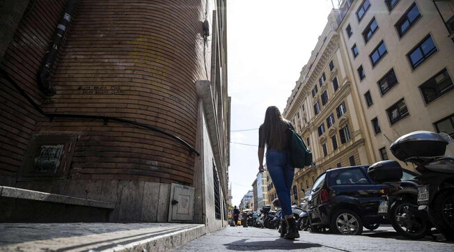 Orrore a Roma: a Prima Porta 17enne costringeva la sua compagna minorenne ad avere rapporti sessuali in strada