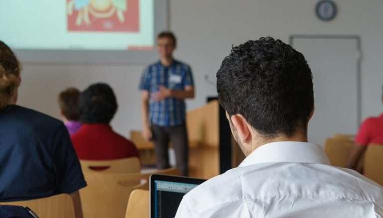 Allarme dispersione scolastica in Italia: il 13% dei giovani abbandona gli studi prima della maturità