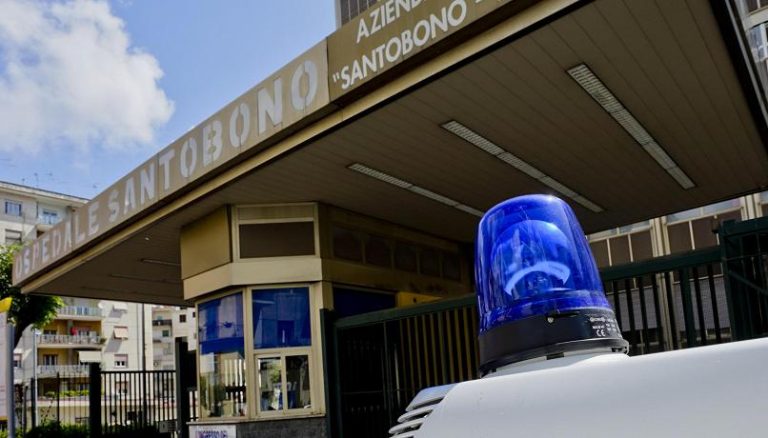 Napoli, Ha tentato di proteggere la madre durante una lite  scoppiata con la coinquilina: picchiata la figlia 12enne