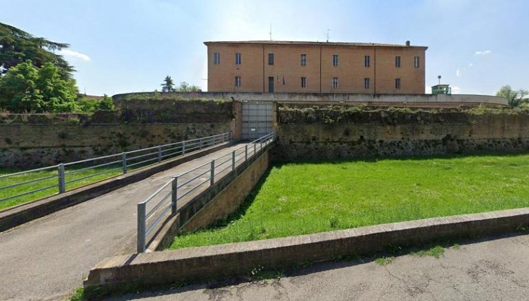 Suicidio di un detenuto di 28 anni nel carcere di Forlì