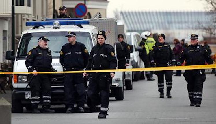 Islanda, la polizia di Reykjavik ha sventato un attacco terroristico al Parlamento: arrestate quattro persone