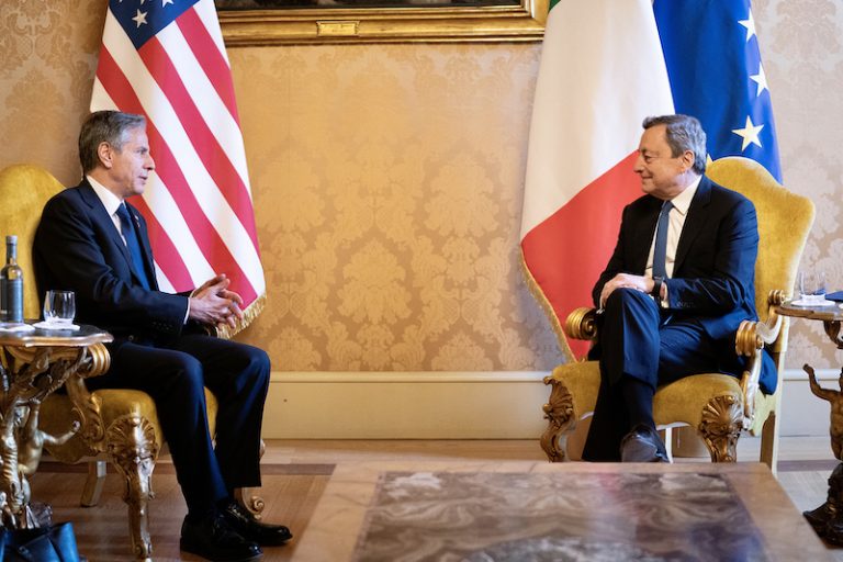 Colloquio telefonico tra Blinken e Draghi, il segretario di Stato Usa ringrazia il premier italiano uscente