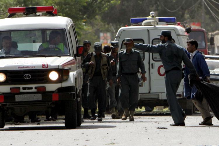 Afghanistan: attentato kamikaze in una scuola sciita: 32 morti e 40 feriti