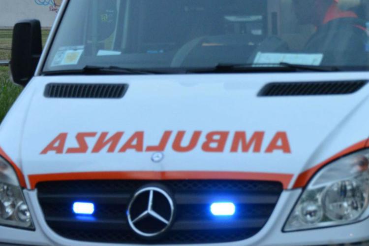 Palestrina (Roma), incidente tra un’ambulanza e un’auto: quattro persone ferite