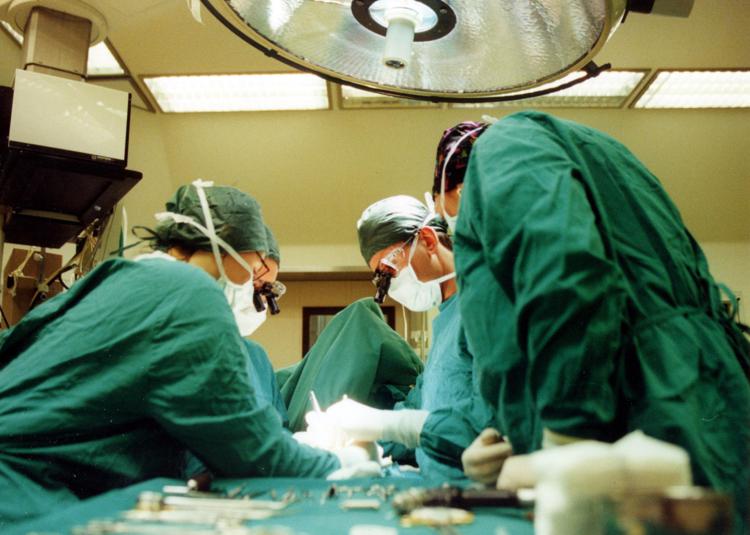 Allarme dei medici: in Italia sempre meno chirurghi