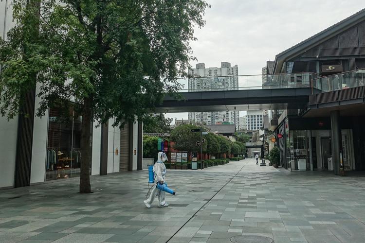 Cina, ancora in lockdown 21 milioni di abitanti della provincia di Chengdu