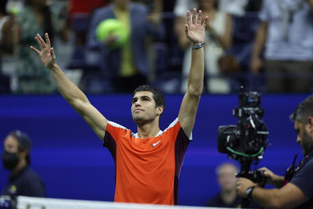 Tennis, Carlos Alcaraz in finale degli Us Open: affronterà Ruud