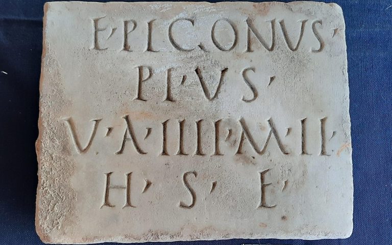 Roma, tornano nel Parco archeologico di Ostia antica 9 Epigrafi trafugate decenni fa
