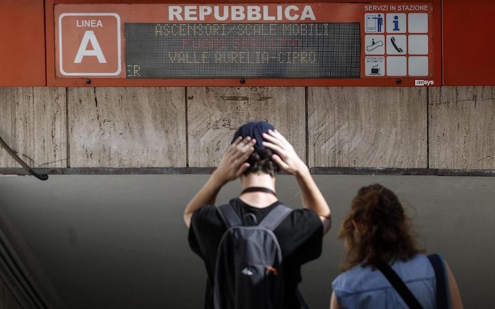 Roma, mattina di disservizi per i passeggeri della metro linea A: ore di blocco per un guasto tecnico