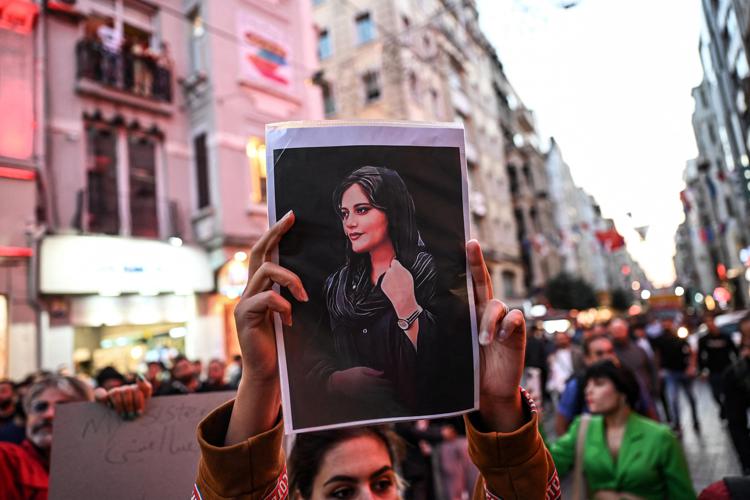 Iran, arrestate 739 persone nelle proteste di piazza contro la morte di Mahsa Amini