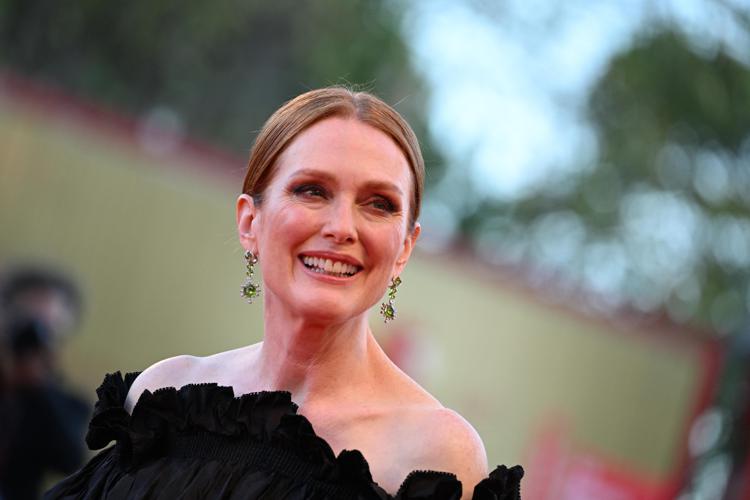 Mostra del Cinema di Venezia, parla la presidente Julianne Moore: “Non c’è stata unanimità assoluta in nessuna categoria”