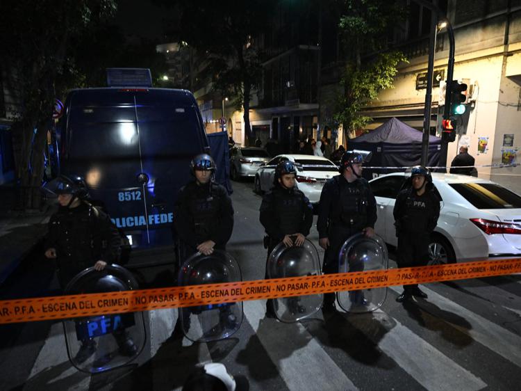 Argentina: un uomo è stato arrestato giovedì dopo aver tentato di sparare alla vicepresidente Cristina Fernández