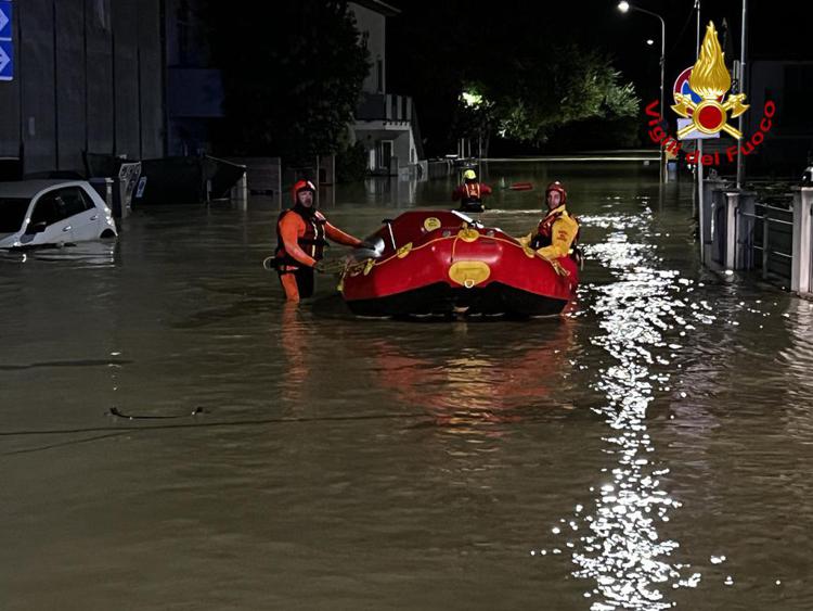 Le Marche sconvolte dell’alluvione: undici le vittime, tra i dispersi anche due bambini, 50 i feriti