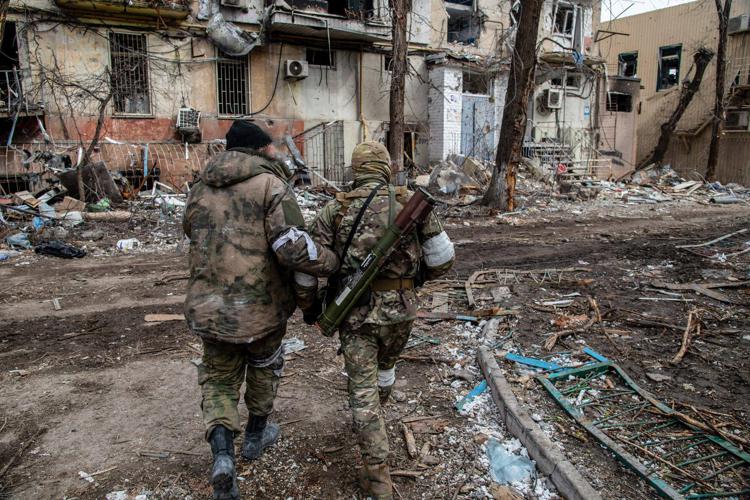 Guerra in Ucraina, il N.Y.T pubblica un audio dei soldati russi: “Siamo a Bucha. La nostra difesa si è arenata, stiamo perdendo questa guerra”