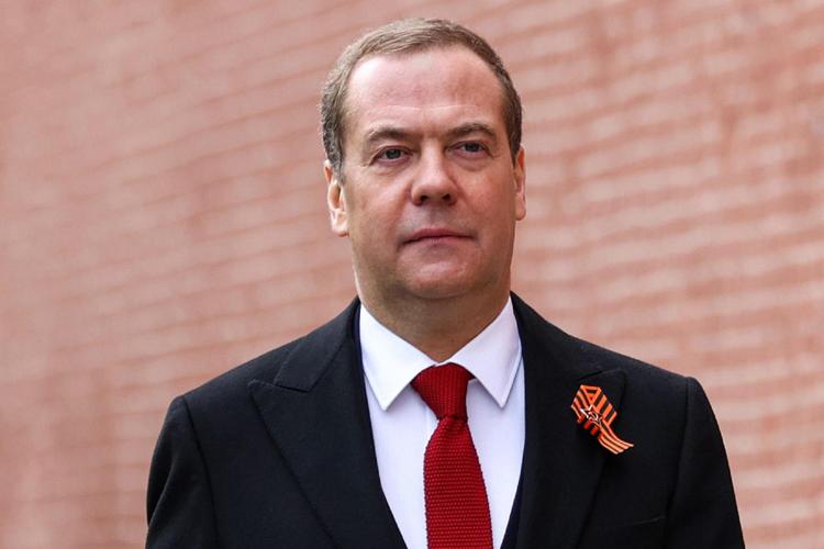 Russia, nuovo monito di Medvedev: “Chi vuole distruggerci gioca a scacchi con morte”