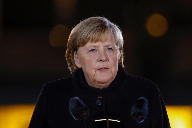 Guerra in Ucraina, il consiglio di Angela Merkel: “Sulle armi nucleari Putin va preso sul serio”