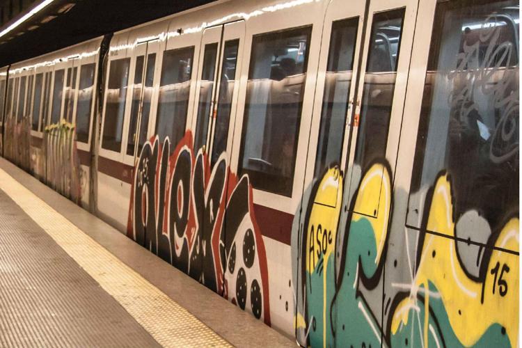 Roma, fumo sui binari della metro B a Termini. Sul posto per i controlli i vigili del fuoco