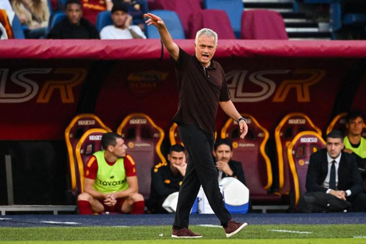 Calcio, la seconda sconfitta della Roma contro l’Atalanta. Mourinho non ci sta: “Abbiamo perso una partita che si poteva vincere facile”