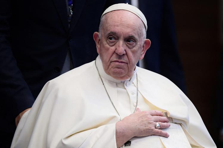 Vaticano, parla Papa Francesco: “Preghiamo per la pace nel mondo e per la fine di tutti i conflitti, con un pensiero particolare per la terribile sofferenza del caro e martoriato popolo ucraino”