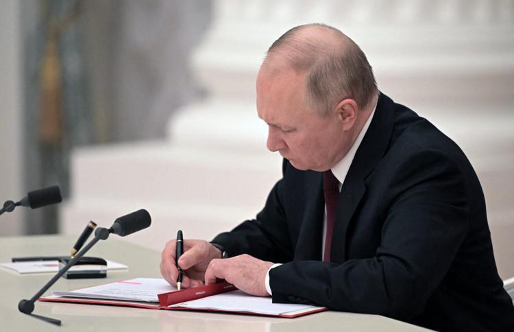 Guerra in Ucraina, Putin i firmato i decreti per l’indipendenza delle zone di Zaporizhzhia e Kherson