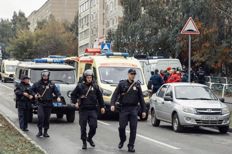 Russia, sono 17 le vittime del killer nella scuola di Izhwevsk