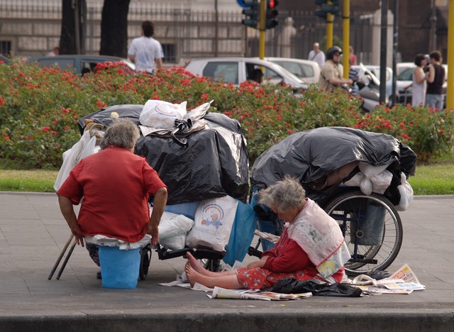 La povertà a Roma: Si contano tra i 15 e i 20mila senza fissa dimora che dormono in strada