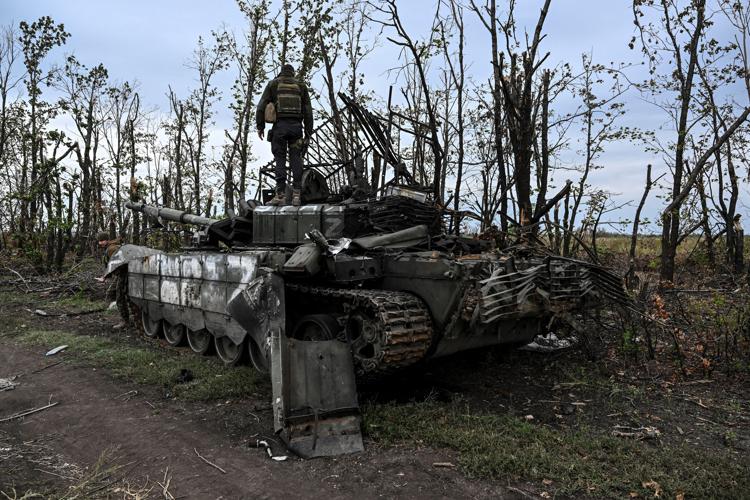 Guerra in Ucraina, secondo l’intelligence Usa e Gb “Mosca è in ritirata su tutti i fronti”