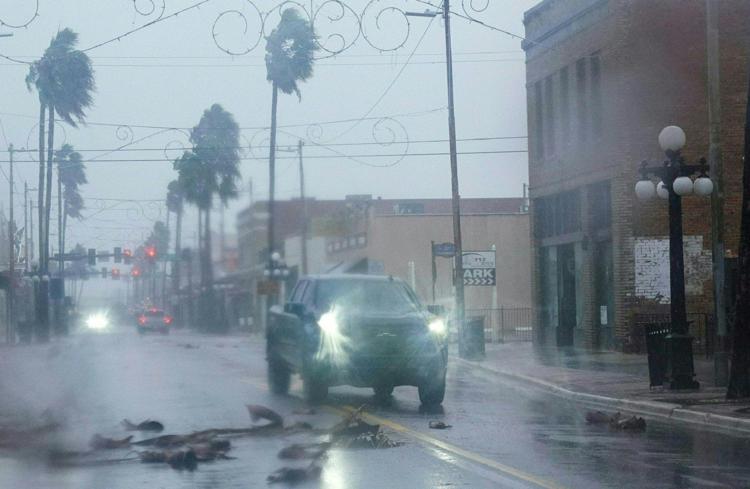 Florida, l’uragano Ian si abbatte sullo Stato con venti a 241 km/h. Al buio milioni di persone
