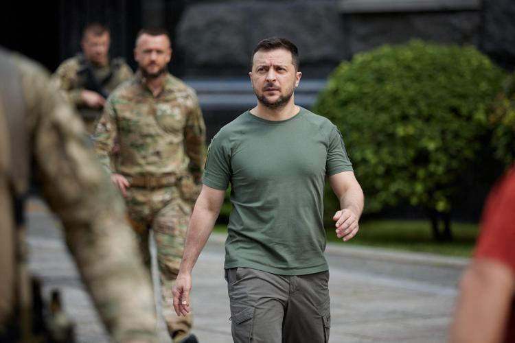 Guerra in Ucraina, parla Zelensky: “La nostra posizione non cambia, stiamo liberando il nostro paese e soprattutto non stiamo mostrando alcuna debolezza”