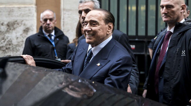 La “retromarcia” di Berlusconi dopo l’imbarazzante audio: “Assurdo mettere in dubbio il mio atlantismo”