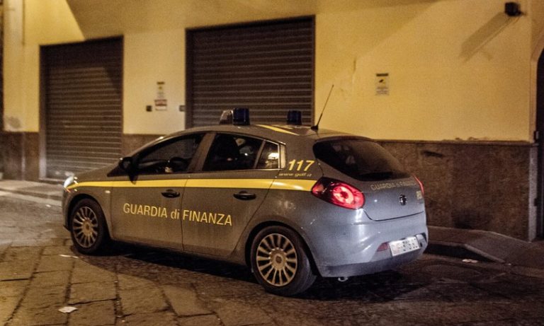 Caltanissetta: Un commerciante e 360 ragazzi beneficiari del bonus cultura sono stati denunciati per avere messo in piedi una truffa da 160 mila euro