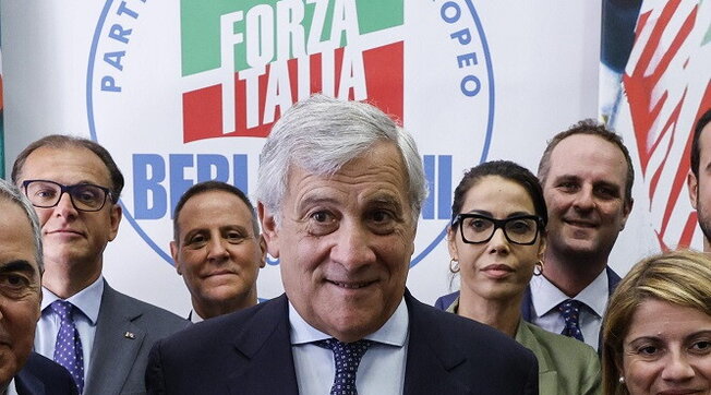Giorgia Meloni lavora alla squadra di governo: Tajani favorito agli Interni o agli Esteri. Rimane il “nodo” di Matteo Salvini