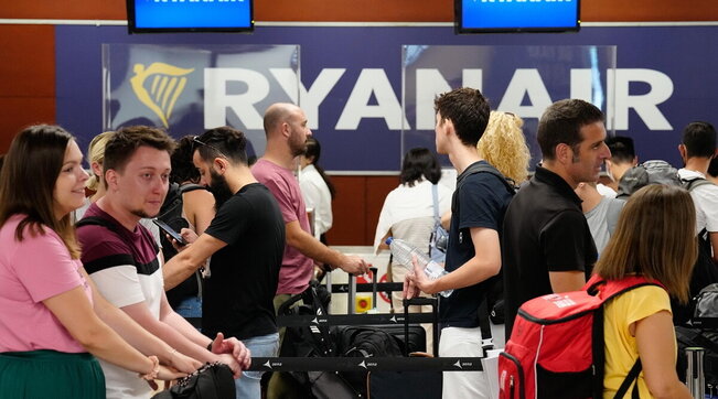 Disagi oggi negli aeroporti italiani per uno sciopero di 24 ore del personale di Ryanair, Volotea ed Easyjet e di 4 ore, dalle 13 alle 17