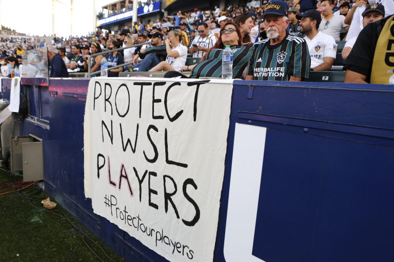 Usa, denuncia shock: “Abusi sessuali sistemici” nel calcio femminile
