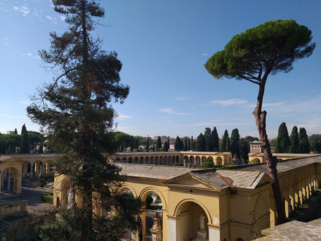 Roma, per Ognissanti l’Ama potenzia l’accoglienza nei cimiteri