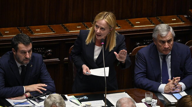 Giorgia Meloni incassa la fiducia della Camera con 235 sì, 154 i no e 5 astenuti