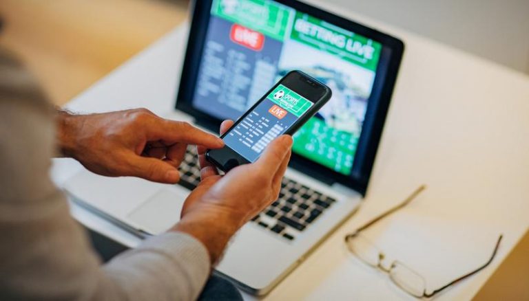 Le truffe telefoniche, tre in mantte in Albania: le vittime allettate da alti e facili guadagni