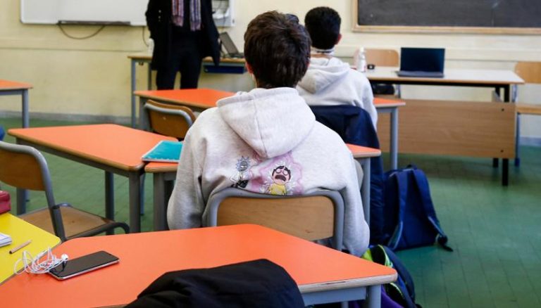 Covid, report dell’Iss: In forte aumento il numero di contagi nelle scuole