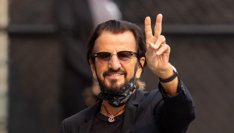 Musica, l’ex Beatles Ringo Starr annulla i concerti. Ignota la malattia