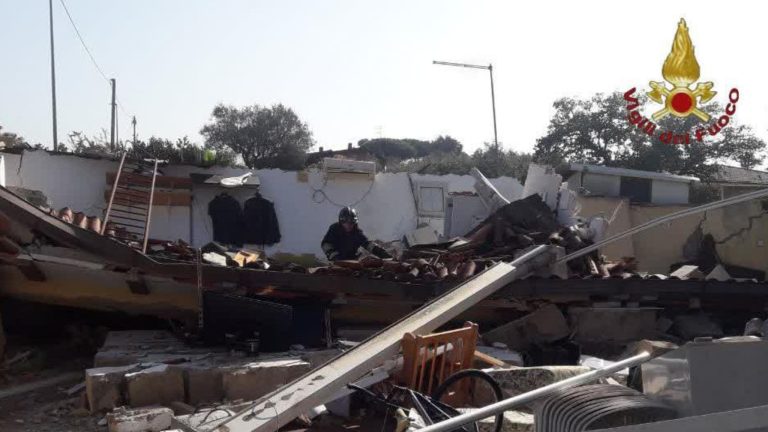 Anzio (Roma), esplosione in una palazzina: grave una 70enne