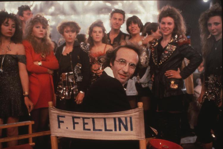 Roma, per il 70° compleanno di Roberto Benigni alla Casa del Cinema omaggio con una mostra al regista e attore toscano