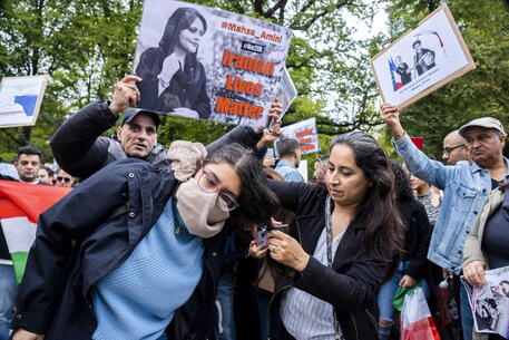 Iran, non si fermano le proteste delle donne contro le violenze del regime