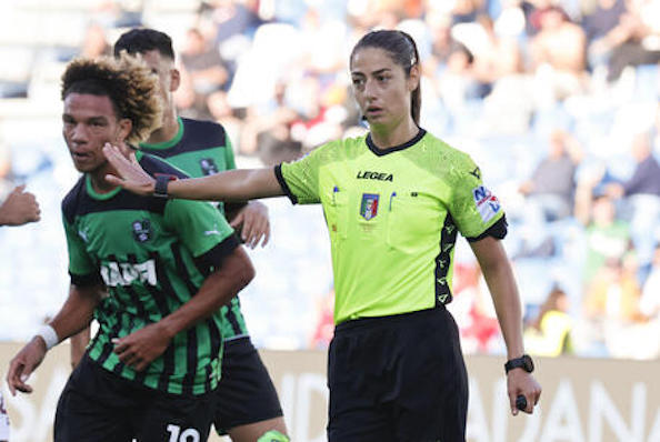 Calcio, applausi per Maria Sole Ferrieri Caputi: la prima arbitra di serie A