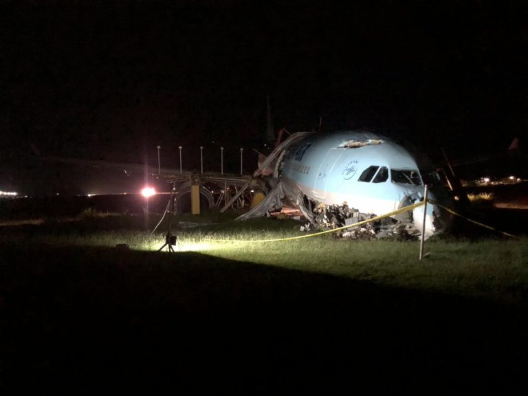 Un aereo della compagnia aerea Korean Air è andato fuori pista durante l’atterraggio a causa del maltempo nelle Filippine centrali. Salvi i 173 passeggeri