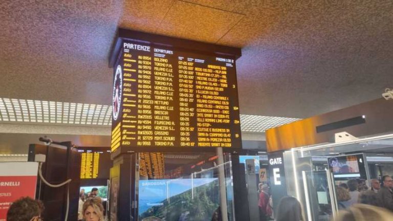Roma, guasto elettrico alla linea tra Anagni e Labico: caos alla stazione Termini