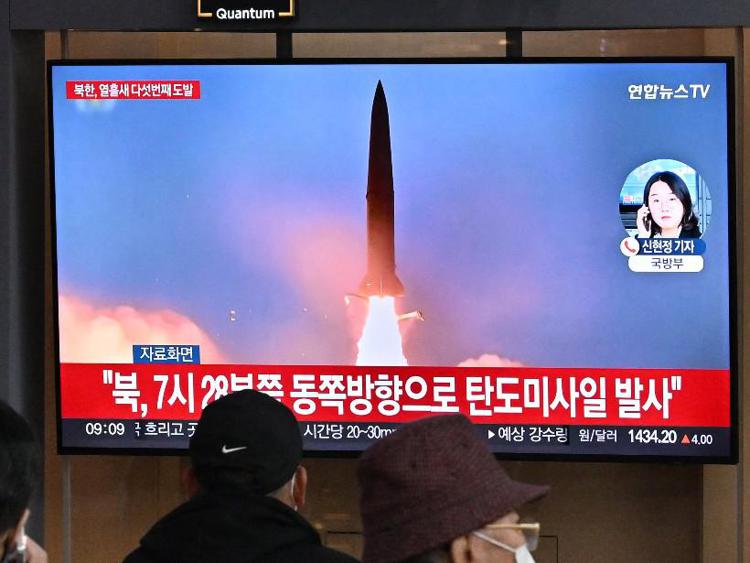 Corea del Sud e Stati Uniti lanciano quattro missili: uno si schianta a terra