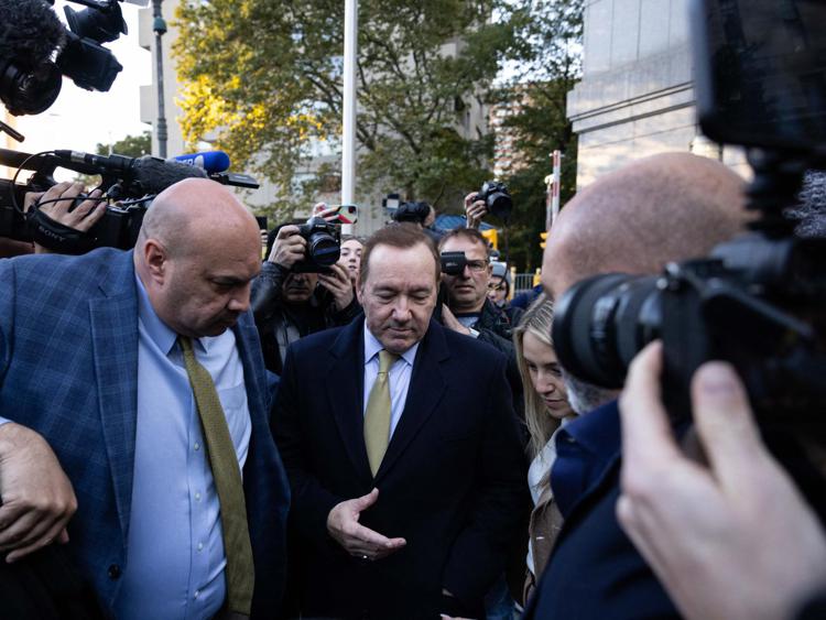 Usa, una giuria di New York assolve l’attore Kevin Spacey dall’accusa di molestie sessuali