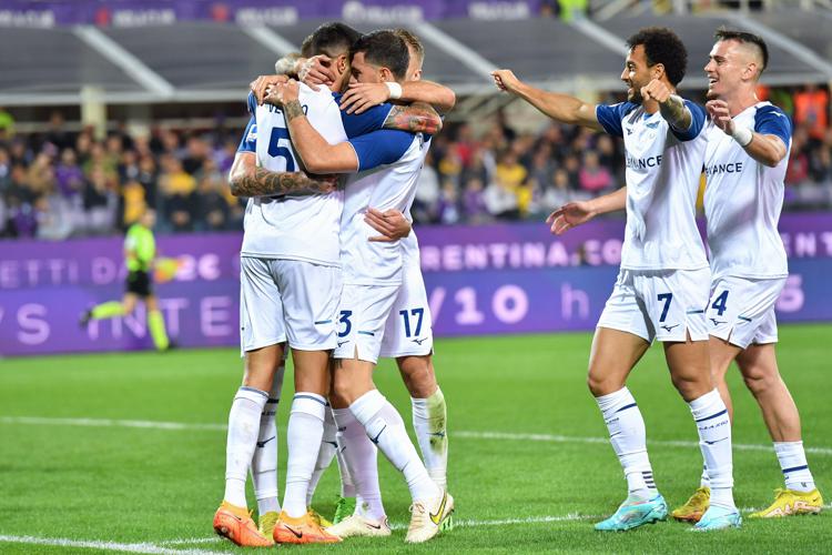 Calcio, la Lazio travolge 4-0 la Fiorentina e vola al terzo posto