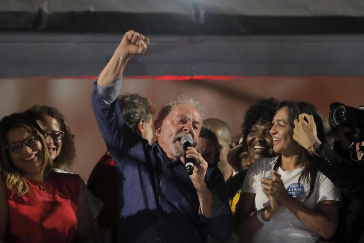 Brasile, Lula è il nuovo presidente: vittoria di un soffio su Bolsonaro (50,83% a 49,17%)