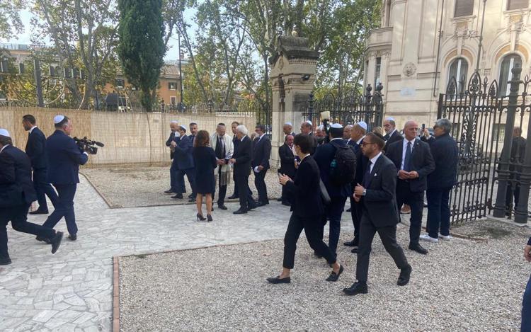 Roma, cerimonia alla Sinagoga per i 40 anni dell’attentato in cui fu ucciso un bimbo di due anni